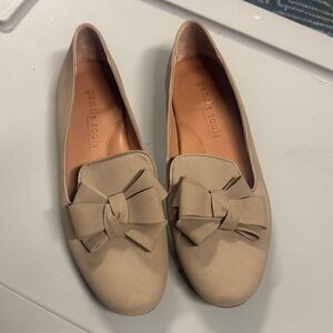 Gentle Souls Eugene Ribbon Bow by Kenneth Cole Women's light tan Loafers with